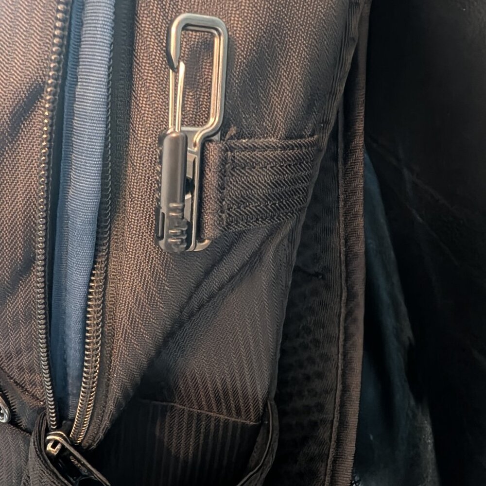 Pacsafe Metrosafe LS350 Anti-Theft 15L Backpack – Econyl Black (Eco-Friendly) - Picture 3 of 6